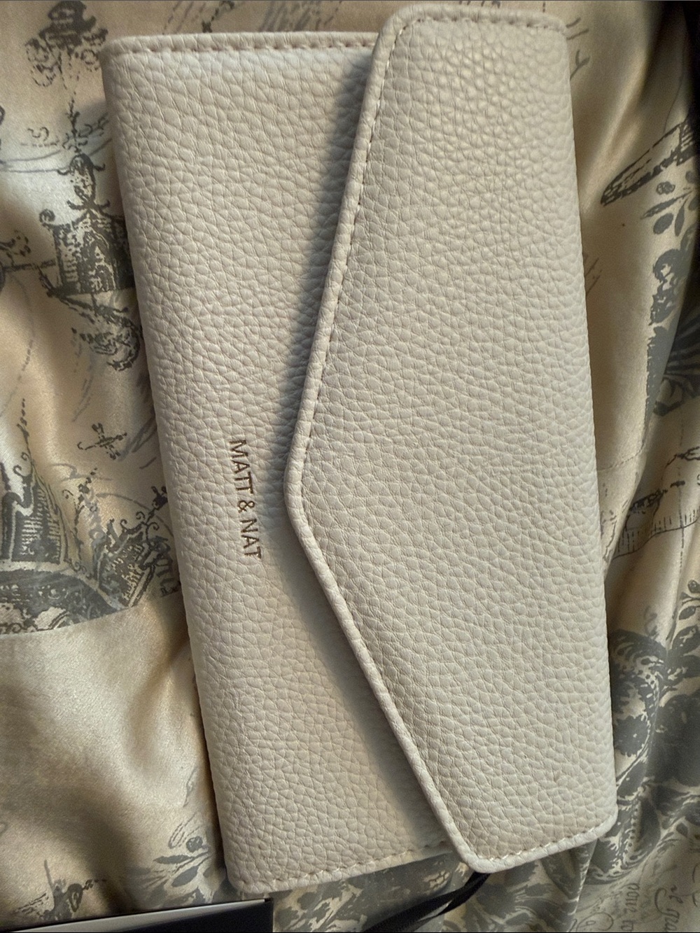 Matt & Nat Off-White Pebbled Vegan Leather Envelope Wallet
